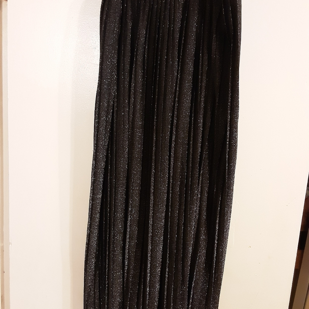 Black with silver sparkles pleated skirt size XS